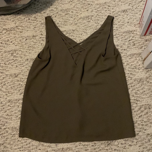Green cross backed top - Picture 2 of 4